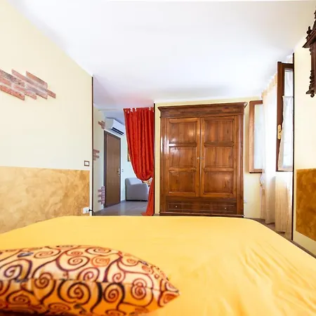 Klimt House *